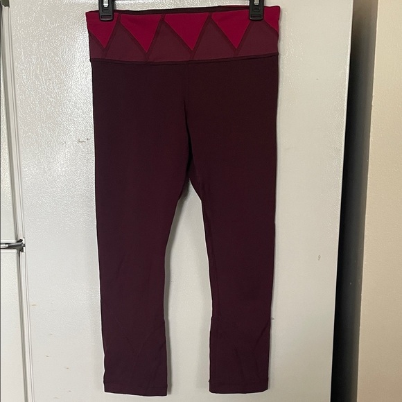 Lululemon Size 6 Maroon Crop Leggings w/ Accents - Picture 1 of 8